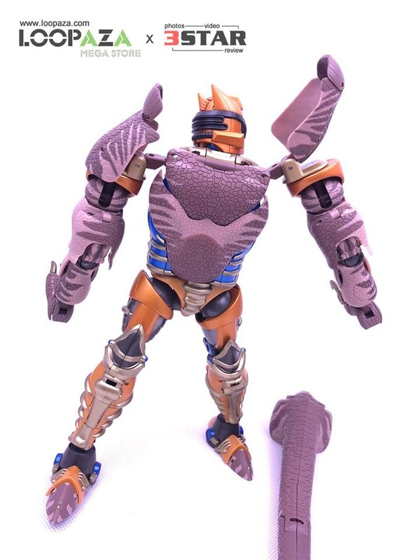 Masterpiece MP 41 Beast Wars Dinobot In Hand Photos   And Demo Videos 11 (11 of 19)